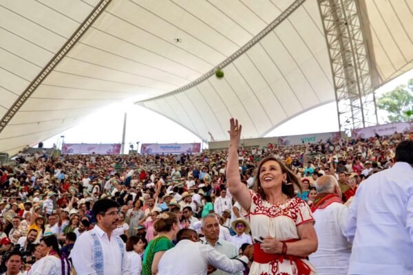 “Contemplar la grandeza de sus raíces es un honor”: Rocío Nahle en la Guelaguetza