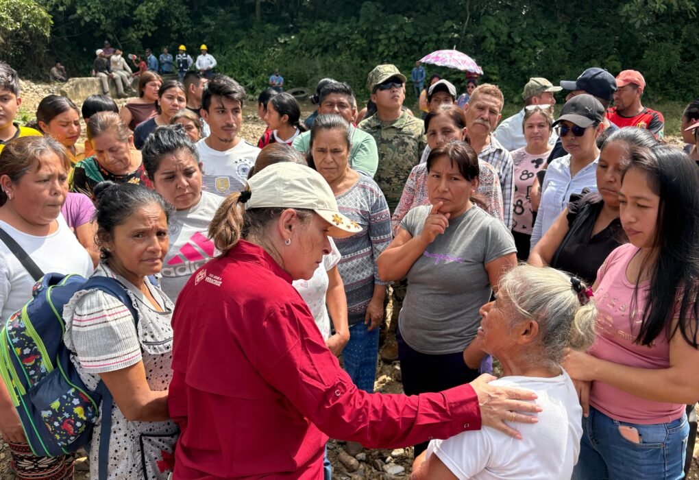Ilamatlán recibe apoyo aéreo; Gobernadora entrega víveres y supervisa atención médica