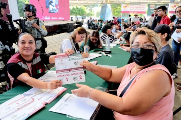 Federación y Veracruz cumplen compromiso y respaldan a damnificados de Poza Rica